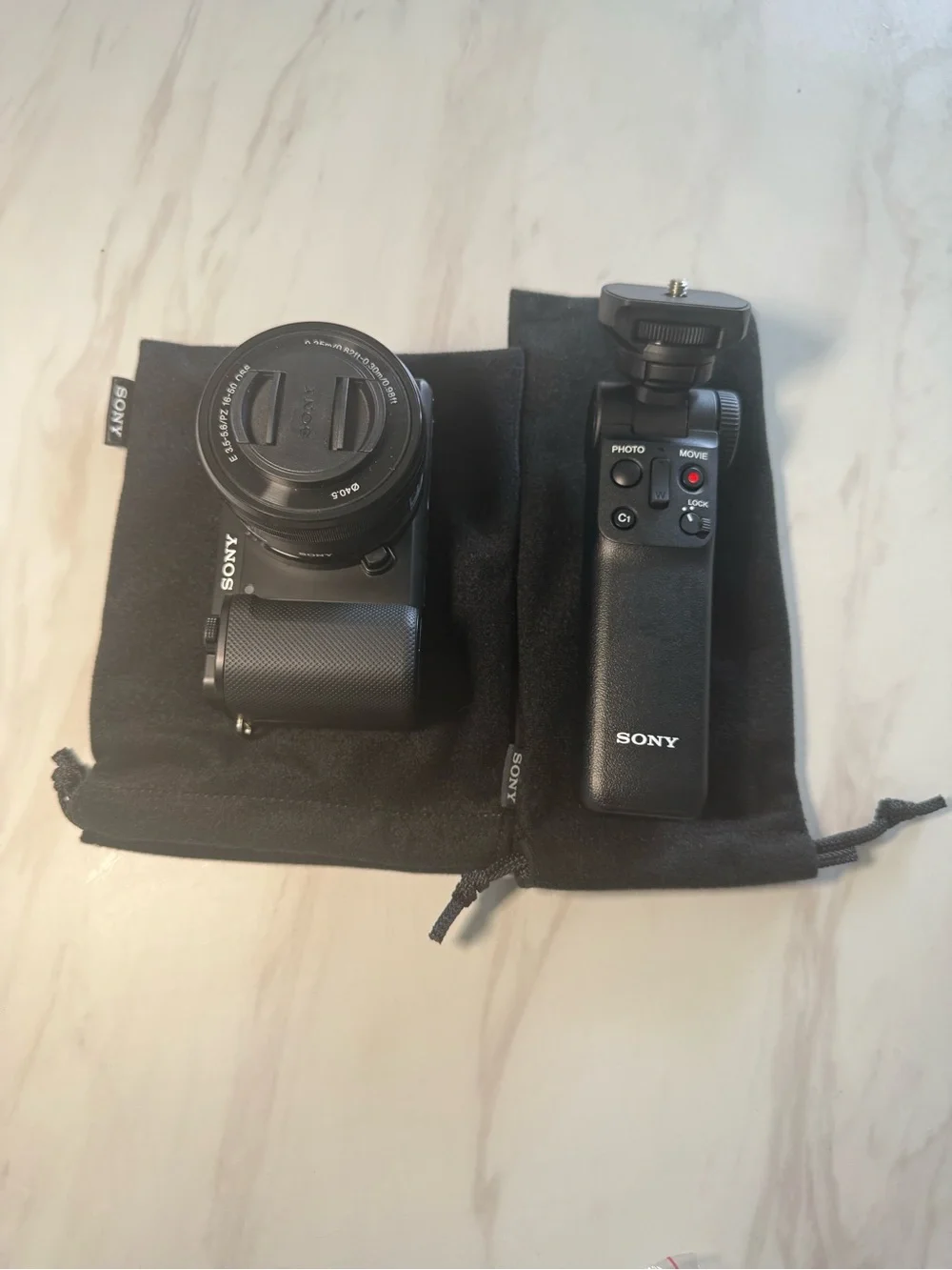 BRAND NEW Sony ZV-E10 Mirrorless Vlog Camera in Black BRAND NEW FROM BOX